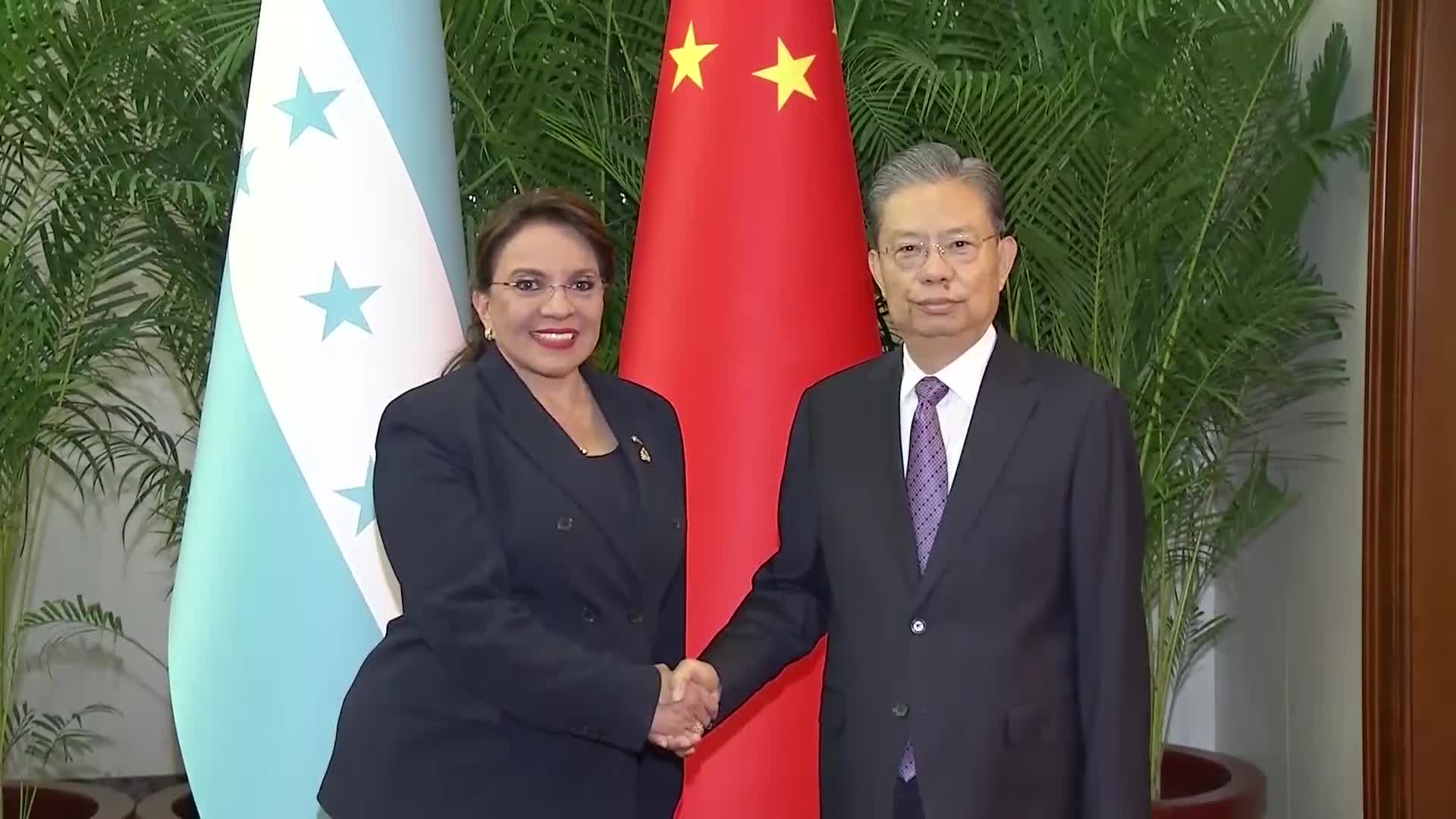 الصين _ رئيسة هندوراس تزور بكين بعد قطع علاقة بلادها مع تايوان - snapshot 125.55